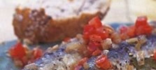 Салат из кольраби с помидорами, редисом и огурцами