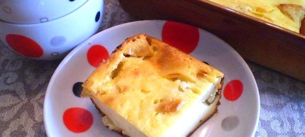 Творожная запеканка с кусочками яблок