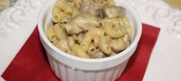 Паста с курицей и медом