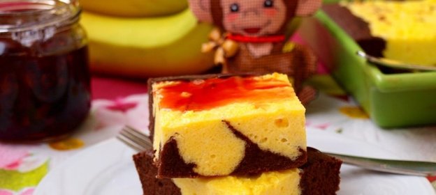 Двухцветная творожно-банановая запеканка