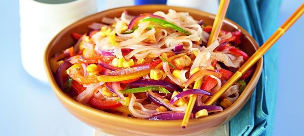 Рисовая лапша с острым и сладким перцем