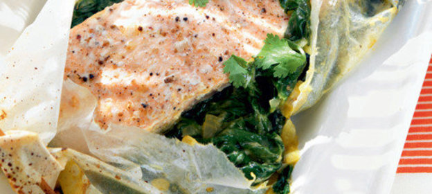 Семга в фольге со шпинатом