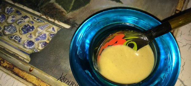 Кукурузное печенье с клубничным соусом