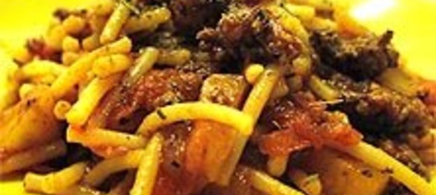 Спагетти с соусом с мясным фаршем