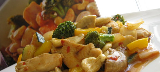 Цыплёнок по-тайски с орехом кешью.(Thai cachew chicken)