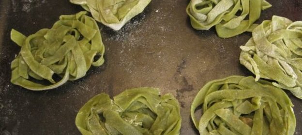 Зеленые гнезда - лапша со шпинатом