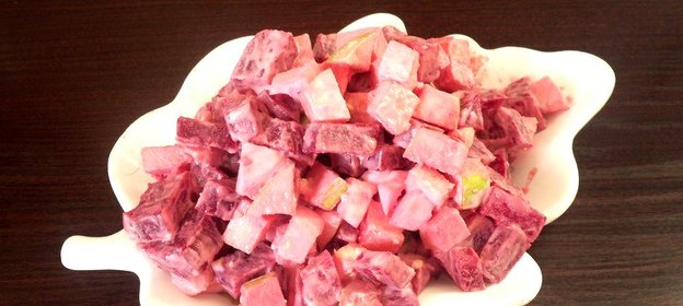 Свекольный салат с яблоком и яйцом