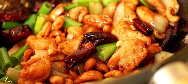 Жареная курица с кешью и овощами