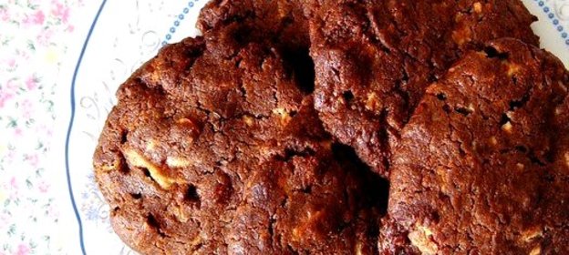 Печенье из белого шоколада и меда