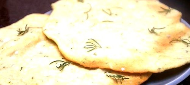 Лепешки с розмарином