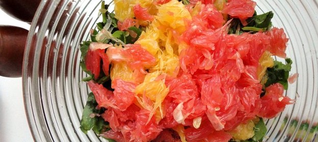 Азиатский салат со шпинатом и апельсином