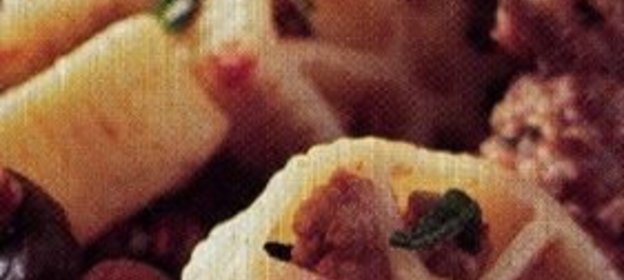 Макаронные изделия «бантики» с соусом «Ночь летнего солнцестояния»