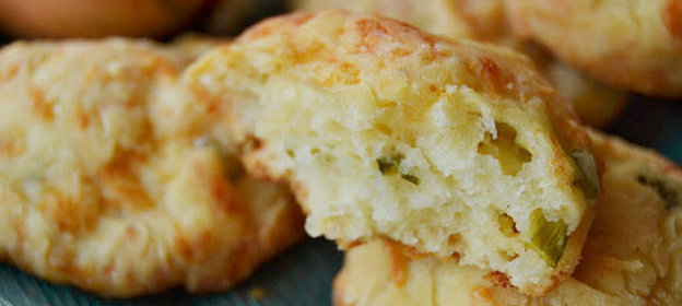 Сырное печенье с зеленым луком