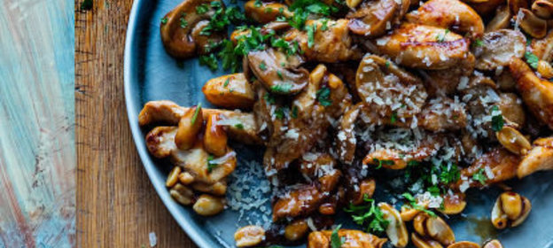 Салат из белокочанной капусты с яблоками и сельдереем