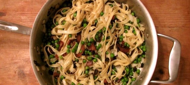 Паста с горохом и ветчиной