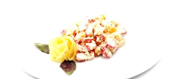 Салат из крабовых палочек с кукурузой