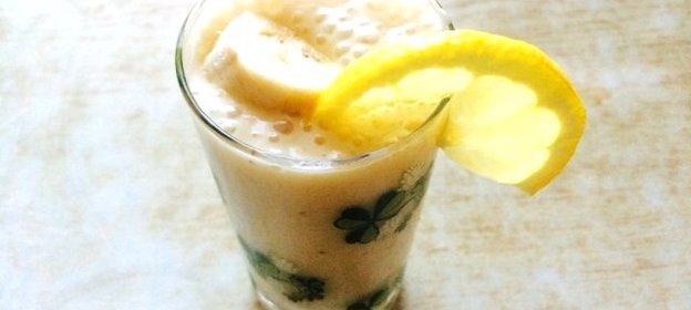 Банановый смузи с молоком