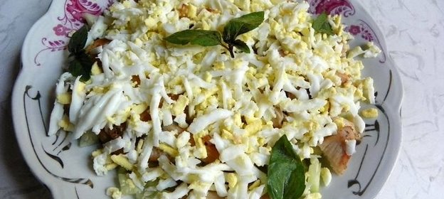 Теплый салат с курицей и кабачком