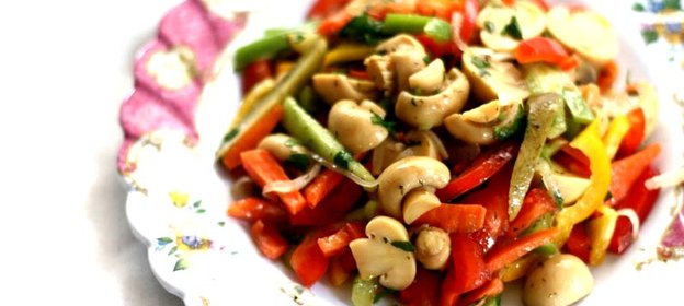 Салат с шампиньонами консервированными