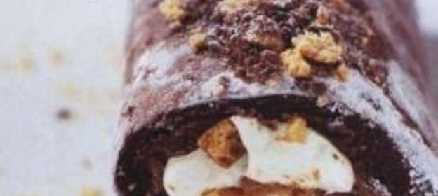 Шоколадный рулет со сливками и амаретти