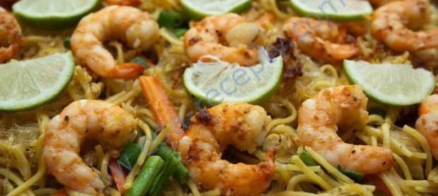 Лапша со свининой и креветками (Семейный стиль)