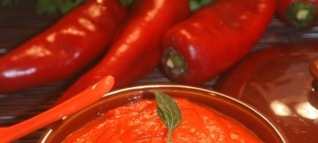 Острый соус из красного запеченого перца