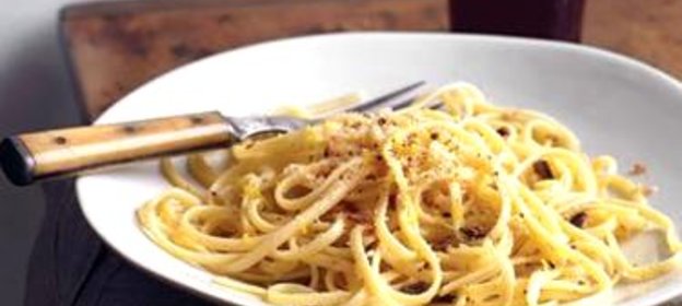 Паста с чесноком и панировочными сухарями