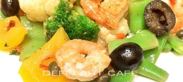 Романтичный салат с креветками и овощами Аль денте