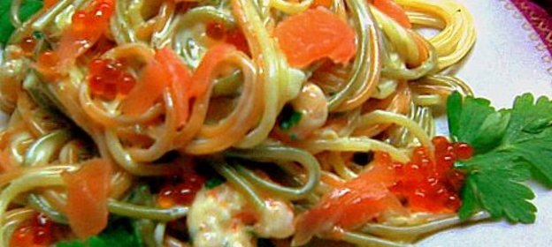 Спагетти с малосольной сёмгой, икрой и сливочно-сырным соусом «Навеяло!»