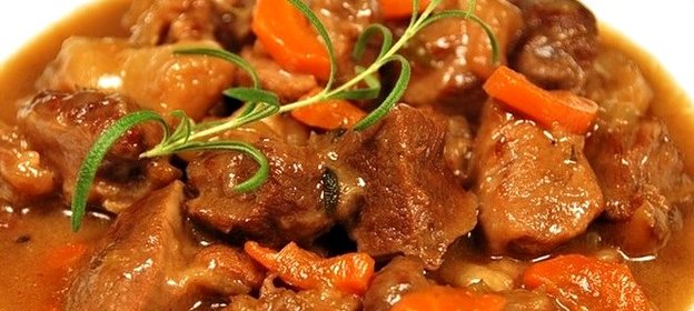 Тушеное мясо с грибами