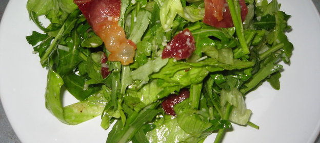 Салат с хрустящим Хамоном