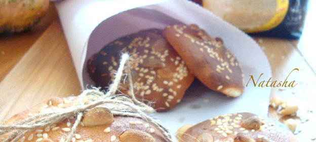 Творожное печенье с кунжутом и солёным арахисом