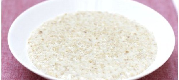 Овсяная каша с яблоками