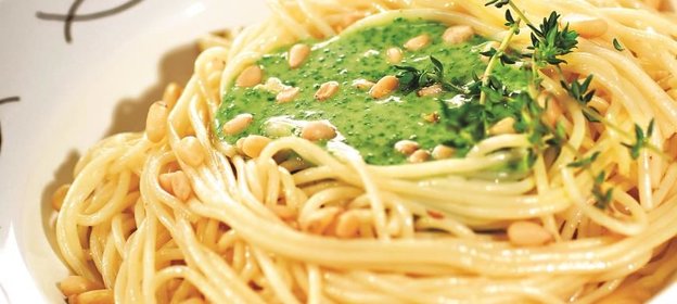 Спагетти со шпинатом, пармезаном и брынзой