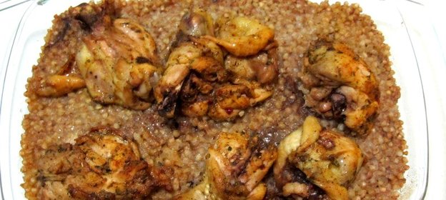 Куриные ножки в духовке с гречкой