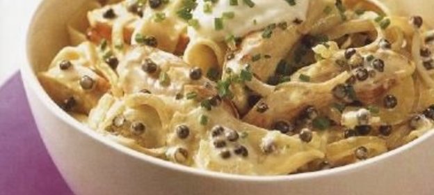 Паста паппарделле (широкая лапша) с курицей и зеленым перцем