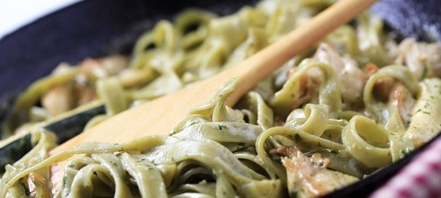 Паста с лососем и цукини в сливочном соусе