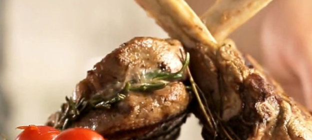 Салат из зеленого лука со сметаной