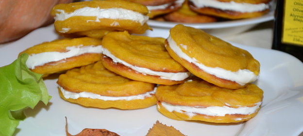 Тыквенное печенье со сливочной начинкой