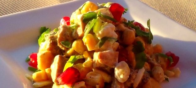 Салат из печени трески с кукурузой