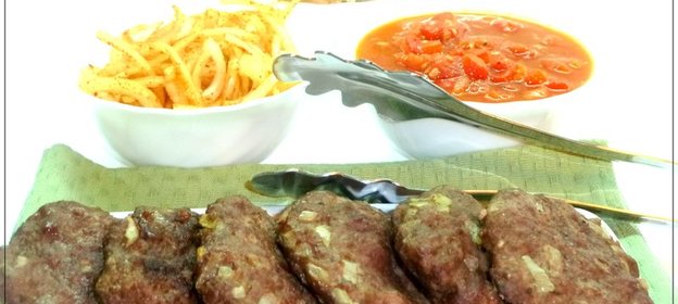 ПЛЕСКАВИЦА ( балканский гамбургер) с соусом АЙВАР