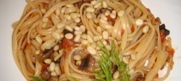 Паста с овощами, грибами и кедровыми орешками