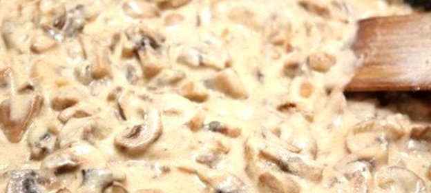 Сливочный соус для пасты с шампиньонами, цветной капустой, семечками тыквы и подсолнечника