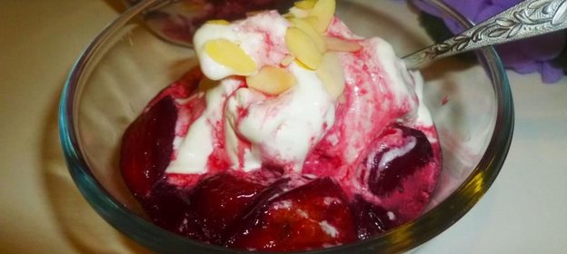 Десерт из запеченных слив