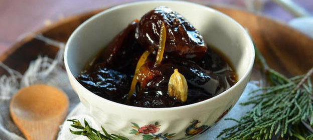 Чернослив в белом вине