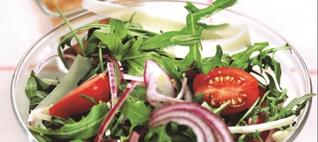Салат с рукколой