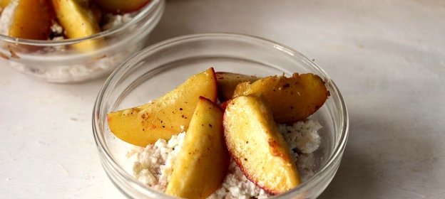Десерт из творога с персиком