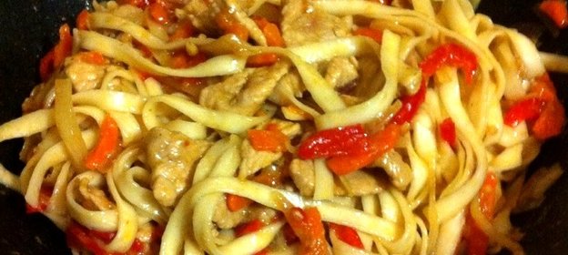 Яичная китайская лапша вок со свининой