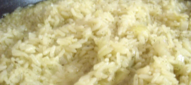 Рис тушеный с луком и специями