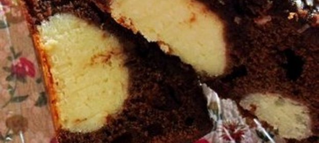Шоколадный пирог с творожно-кокосовыми шариками